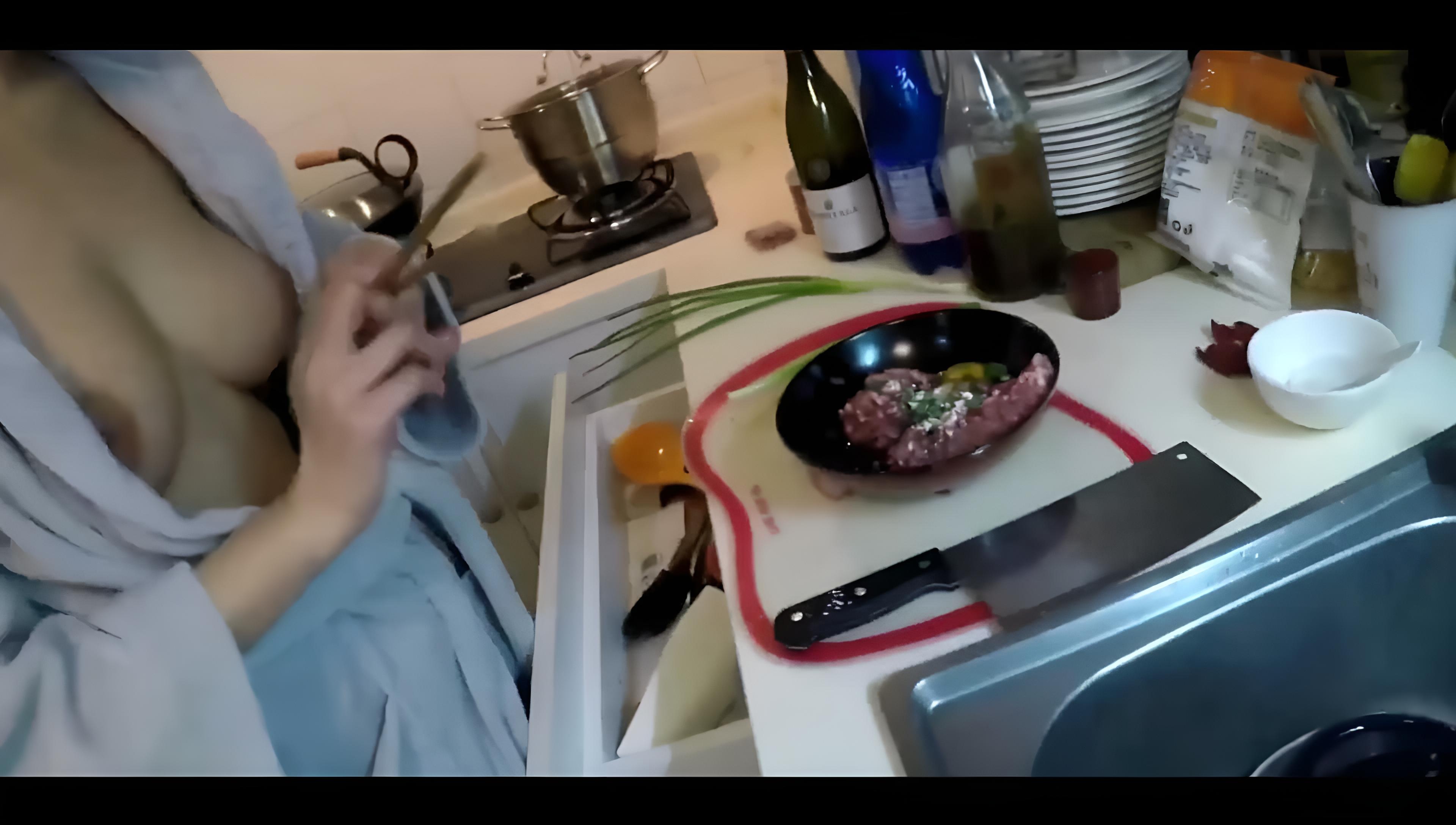 国产真实厨房草正在做饭的妈妈