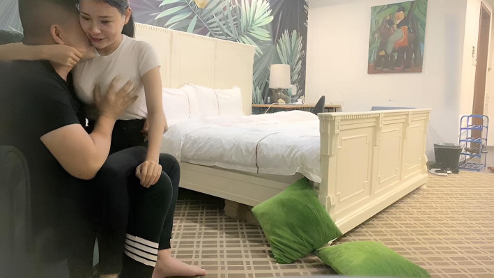 约操美乳高颜值网红雪炫 身材好 很主动}